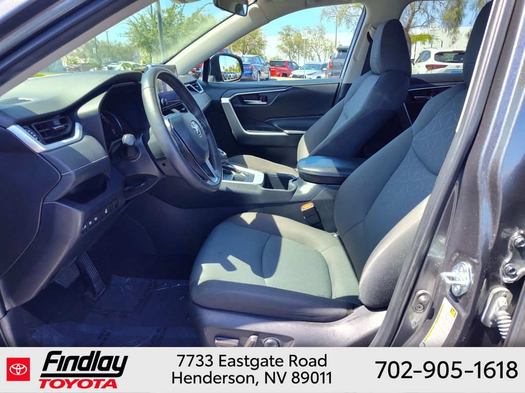2024 Toyota RAV4 XLE - Photo 6