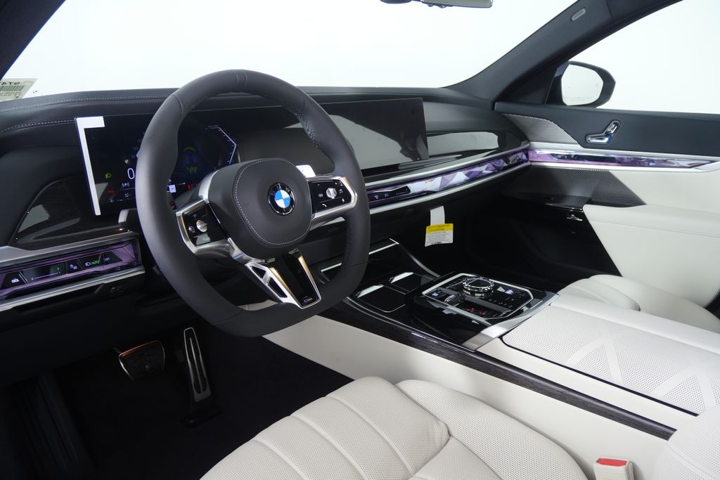 Thumbnail: 2026 BMW 7 Series - 12
