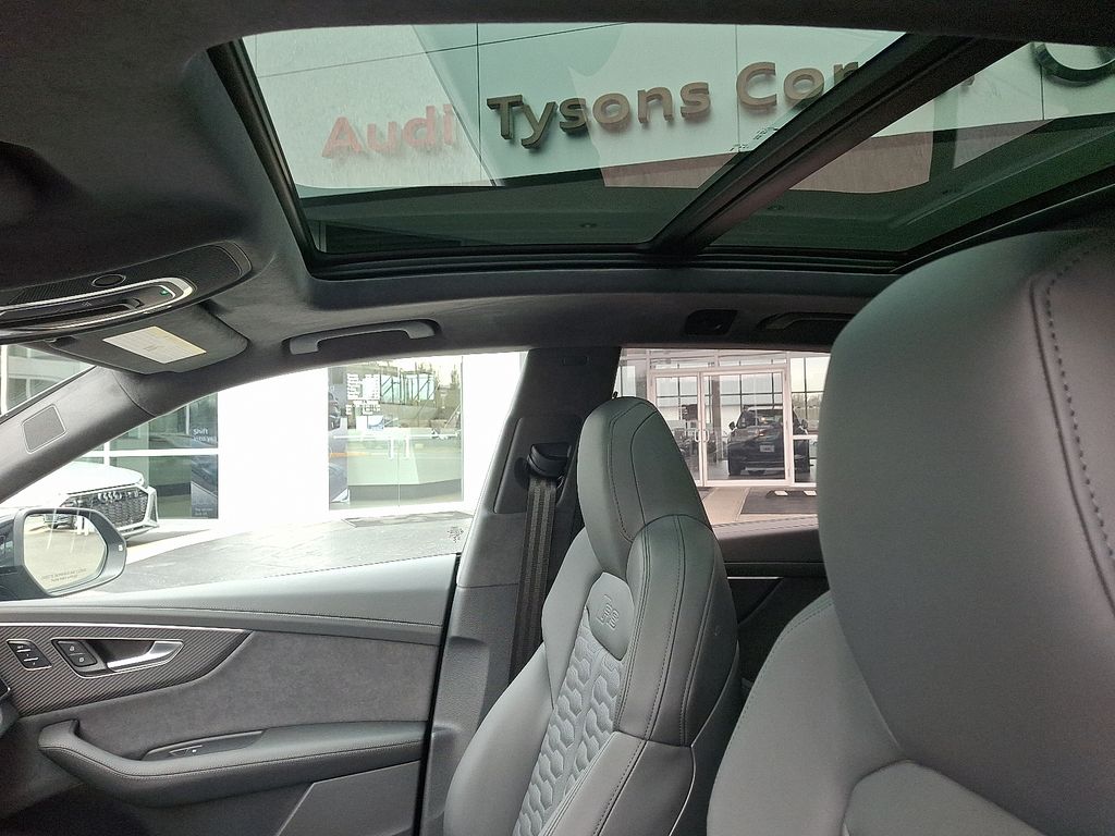 Thumbnail: 2026 Audi RS Q8 - 14