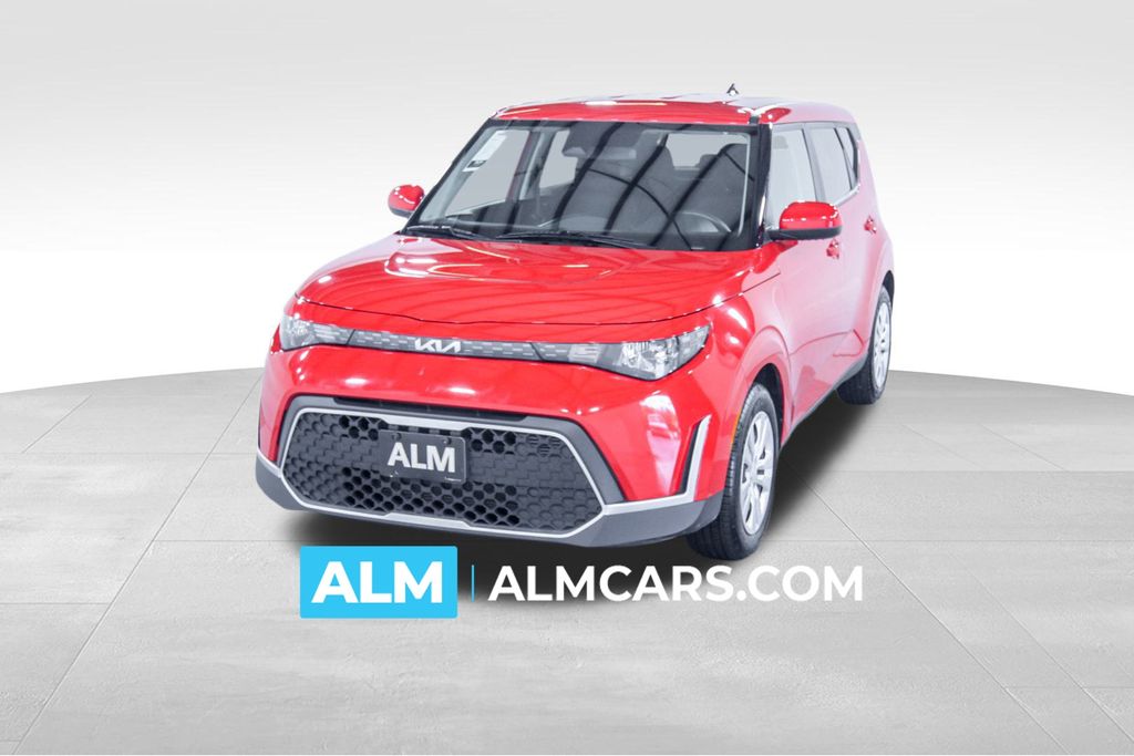 2023 Kia Soul LX's photo
