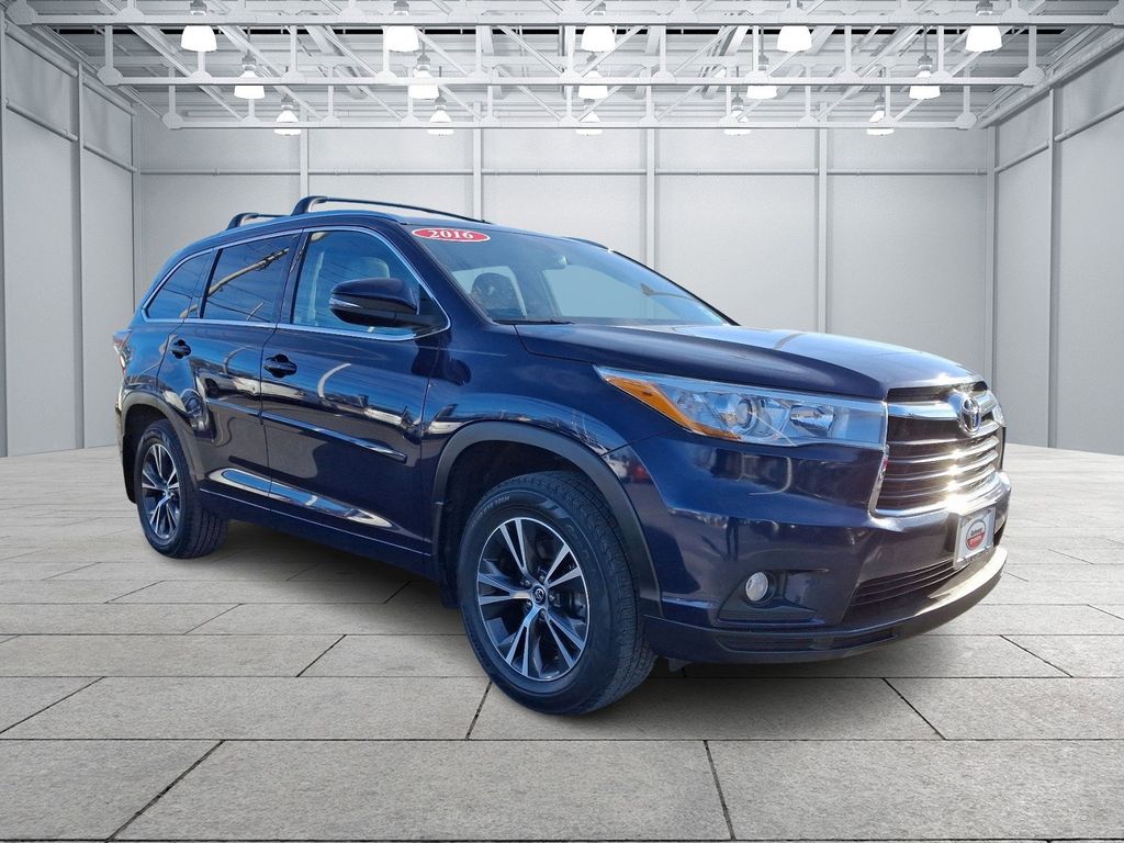 2016 Toyota Highlander XLE 3