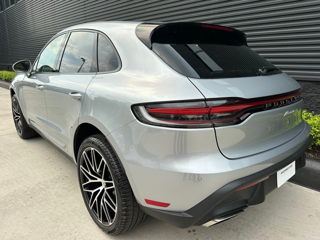 Thumbnail: 2026 Porsche Macan - 3