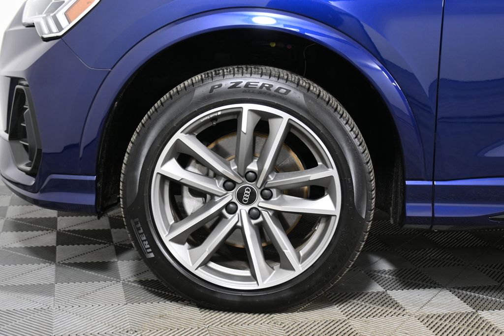 Thumbnail: 2025 Audi Q3 - 11