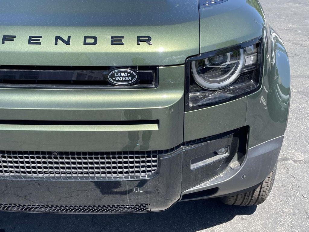 New 2026 Green Land Rover S image 7