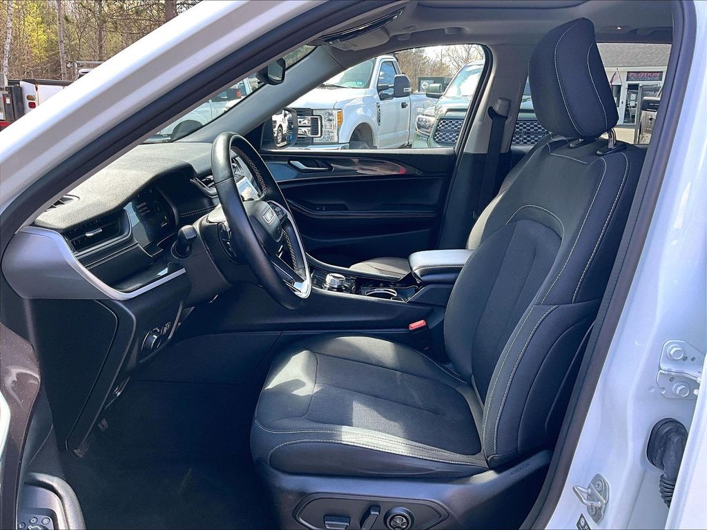 2022 Jeep Grand Cherokee — photo 21
