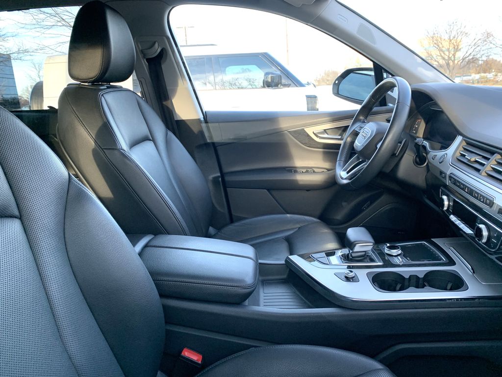 Thumbnail: 2019 Audi Q7 - 10