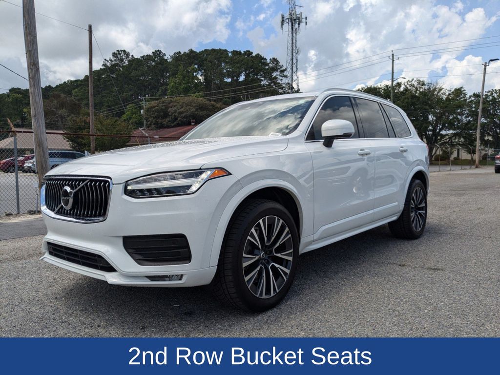 2022 Volvo XC90 T6 Momentum 6-Passenger