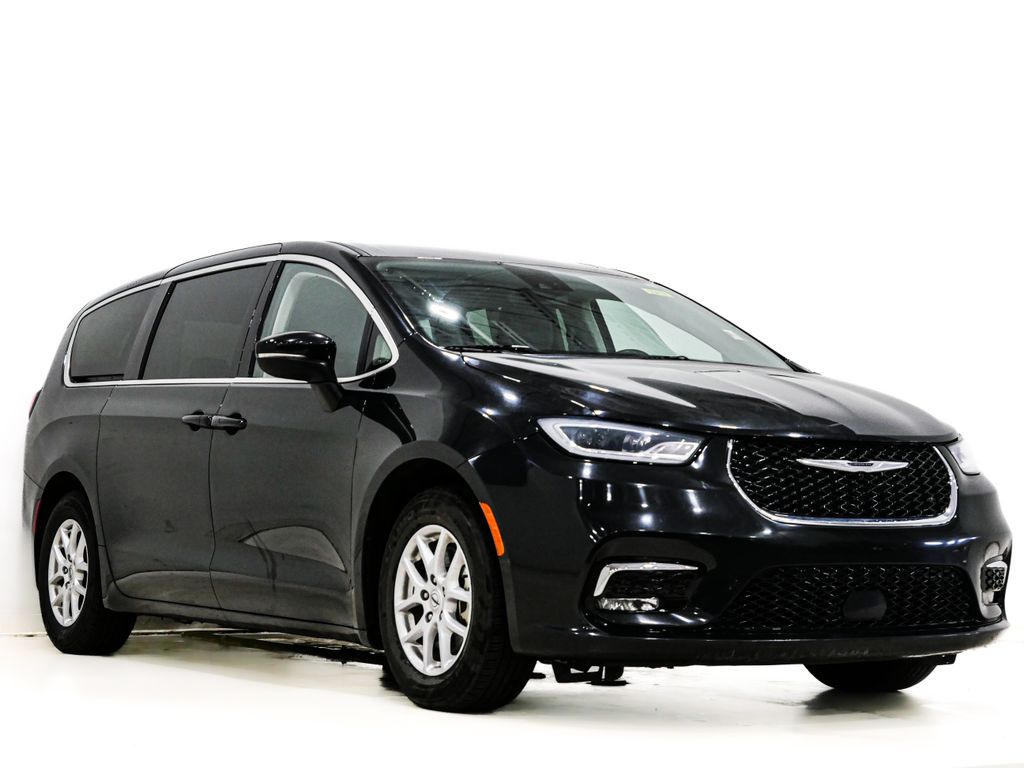 Brilliant Black Crystal Pearlcoat 2023 Chrysler Pacifica Touring L FWD Minivan Front-Wheel Drive 9-Speed Automatic