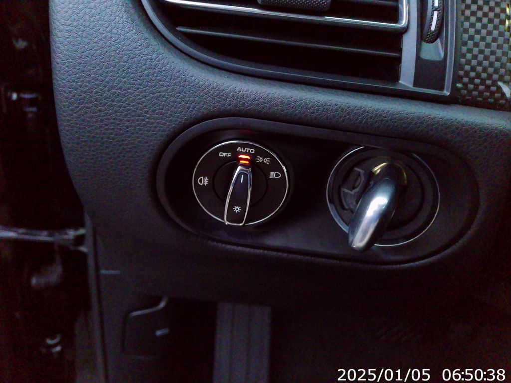 Thumbnail: 2023 Porsche Macan - 18