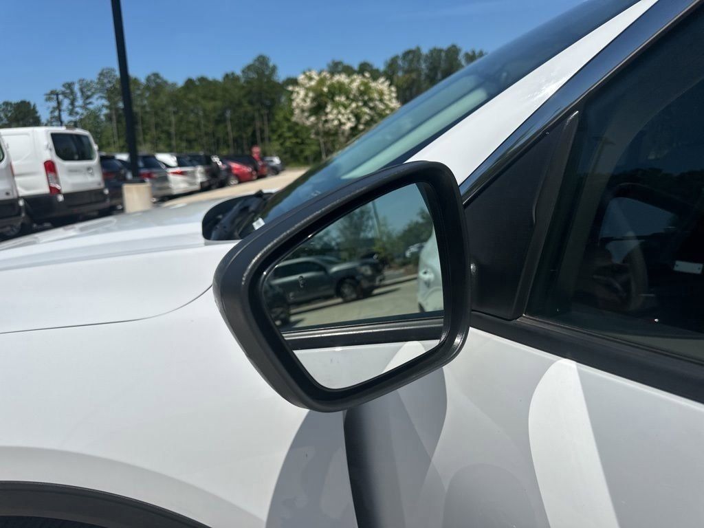2022 Oxford White Ford Escape SE FWD SUV