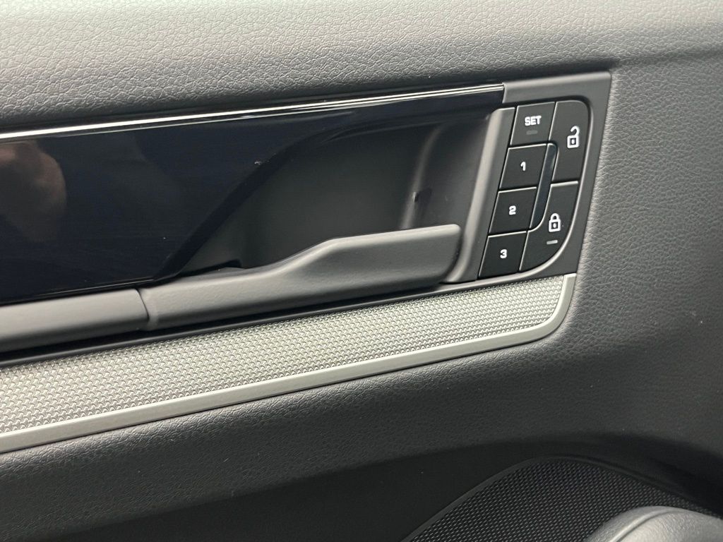 Thumbnail: 2025 Porsche Cayenne - 20