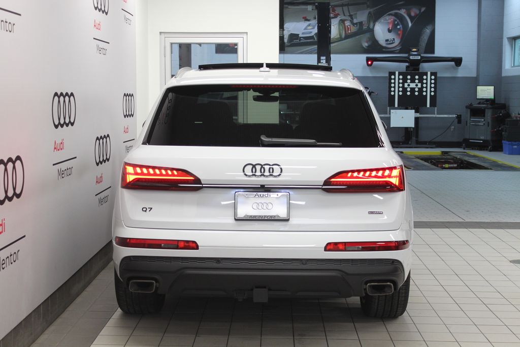 Thumbnail: 2026 Audi Q7 - 5