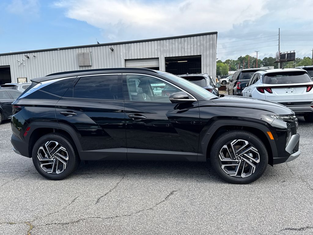 2025 Hyundai Tucson Hybrid Limited photo 2