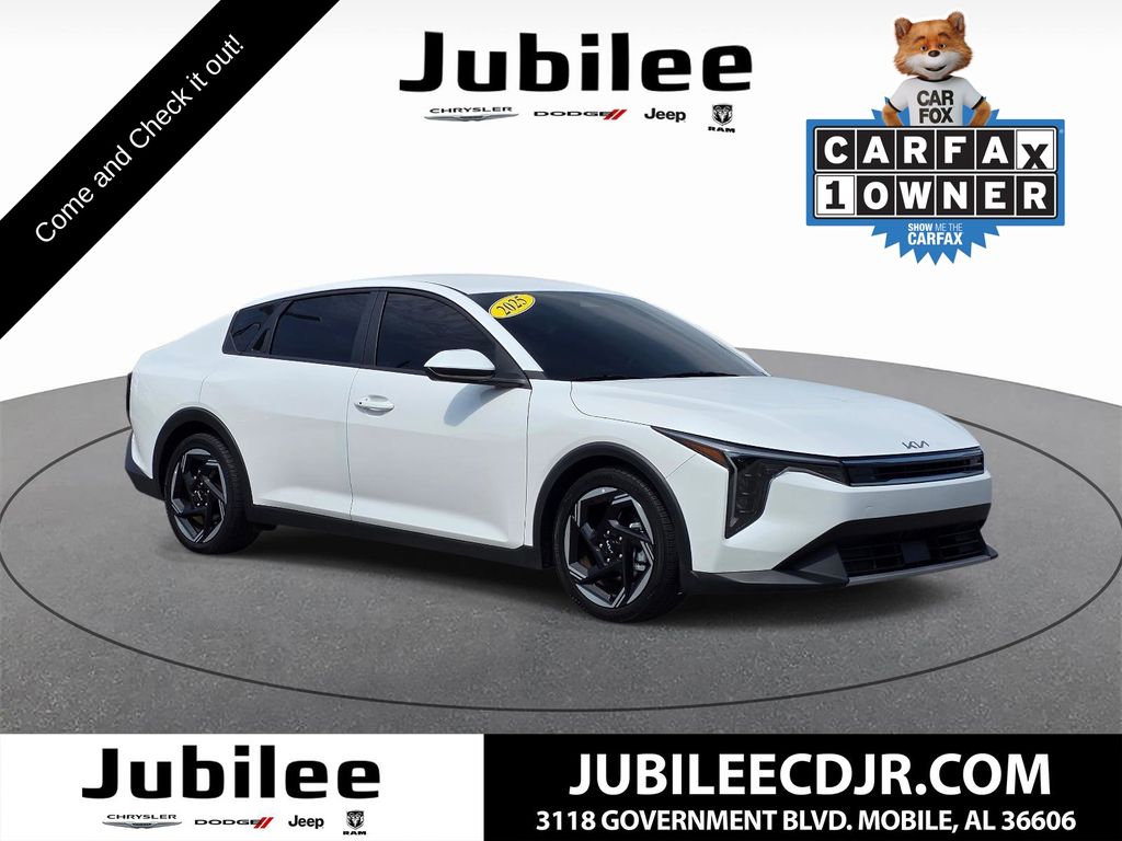 Snow White Pearl 2025 Kia K4 Sedan Front-Wheel Drive Continuously Variable Transmission