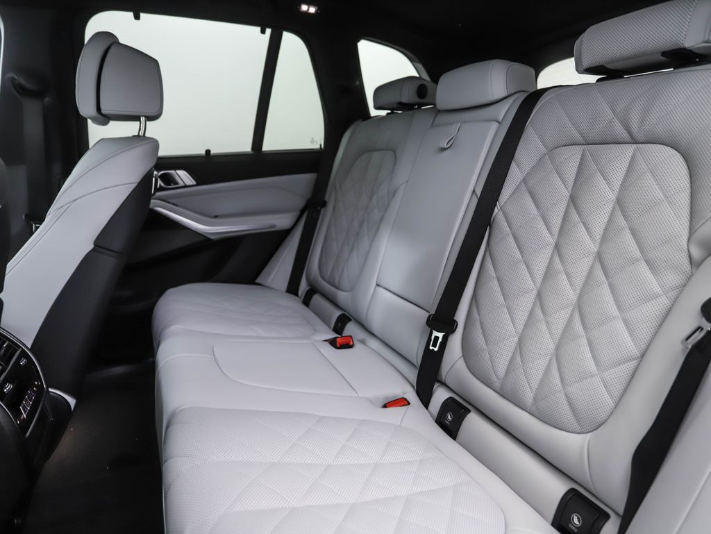 Thumbnail: 2026 BMW X5 - 23