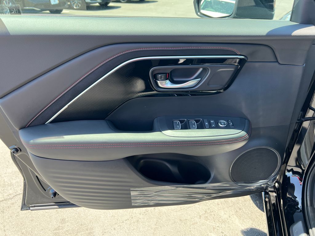 Thumbnail: 2025 Acura ADX - 11