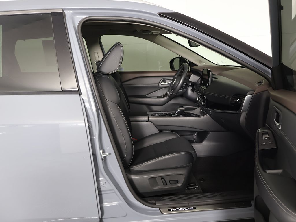 Used 2023 Gray Nissan SL image 29