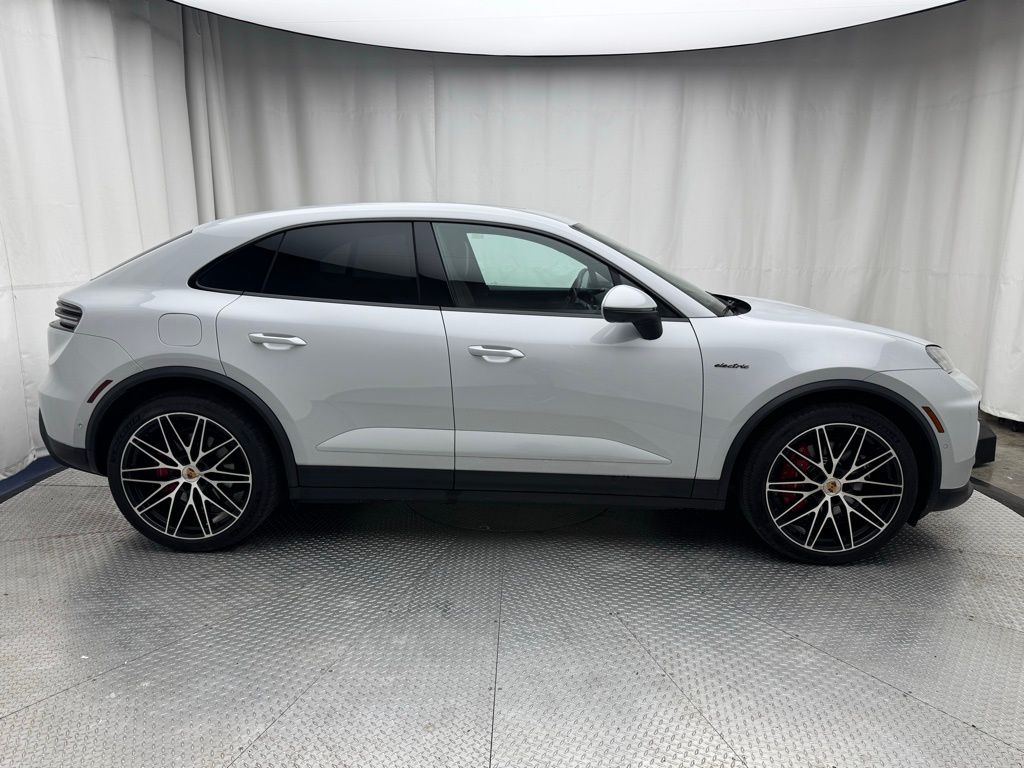 Thumbnail: 2025 Porsche Macan - 9