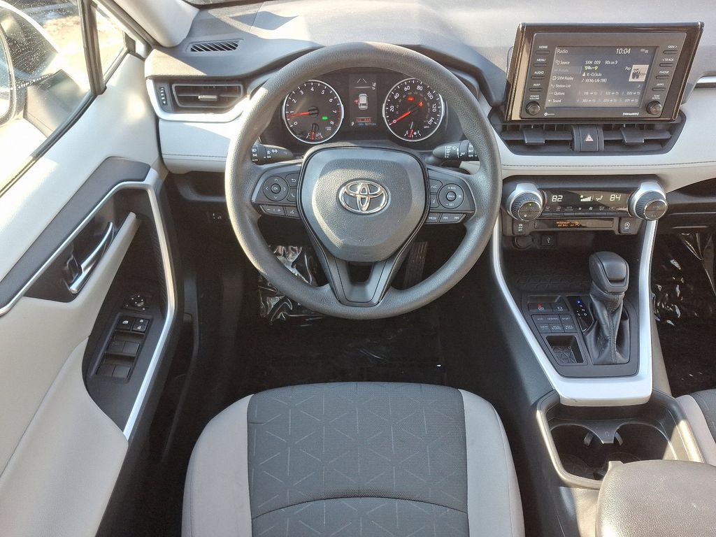 2021 Toyota RAV4 XLE 11