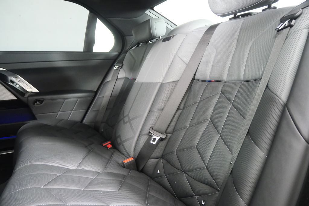 Thumbnail: 2023 BMW 7 Series - 16