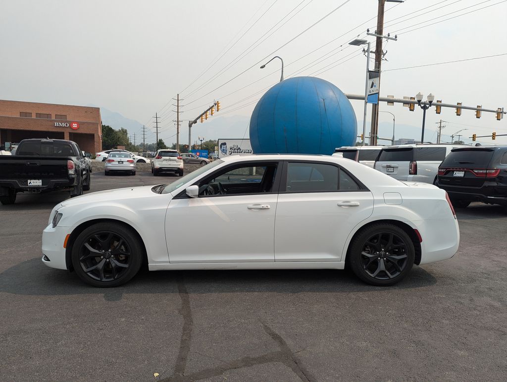 2022 Chrysler 300 S 8