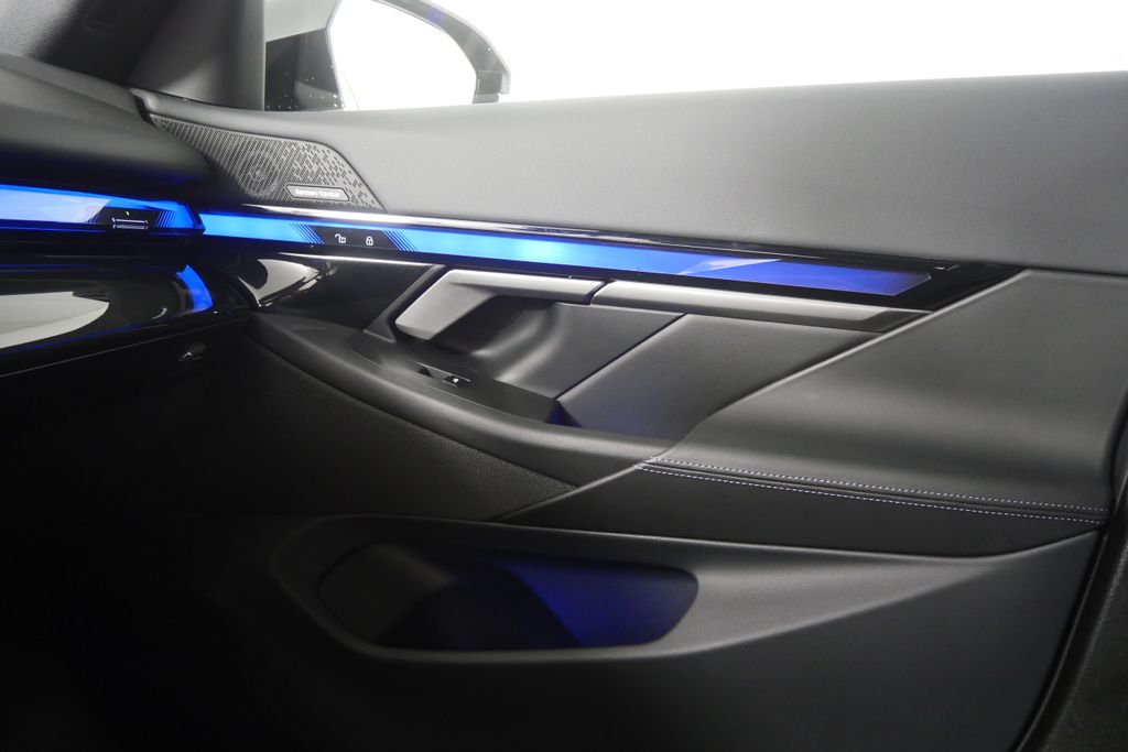 Thumbnail: 2025 BMW 5 Series - 24