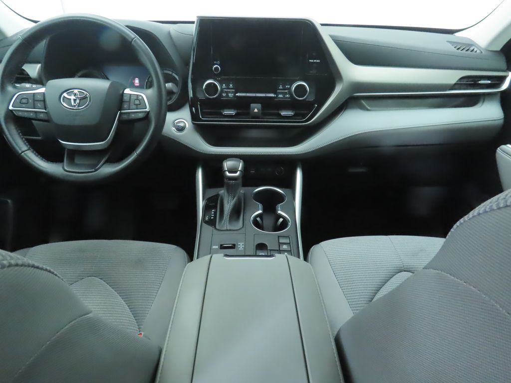 Thumbnail: 2023 Toyota Highlander - 13