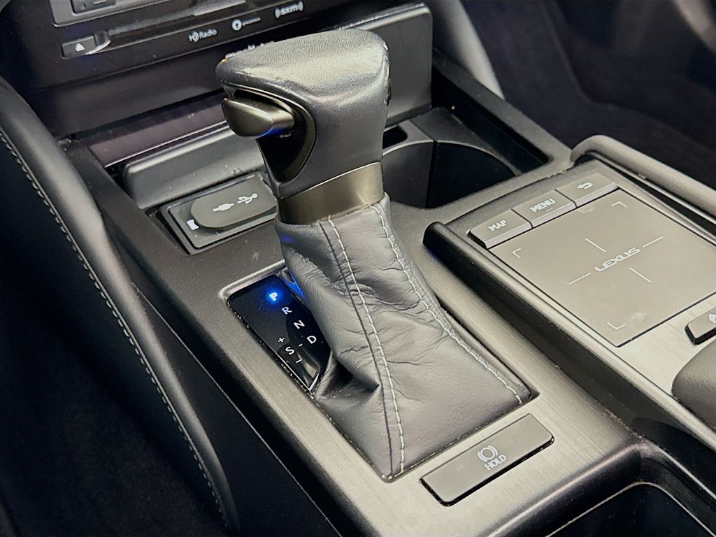 Thumbnail: 2019 Lexus ES - 17