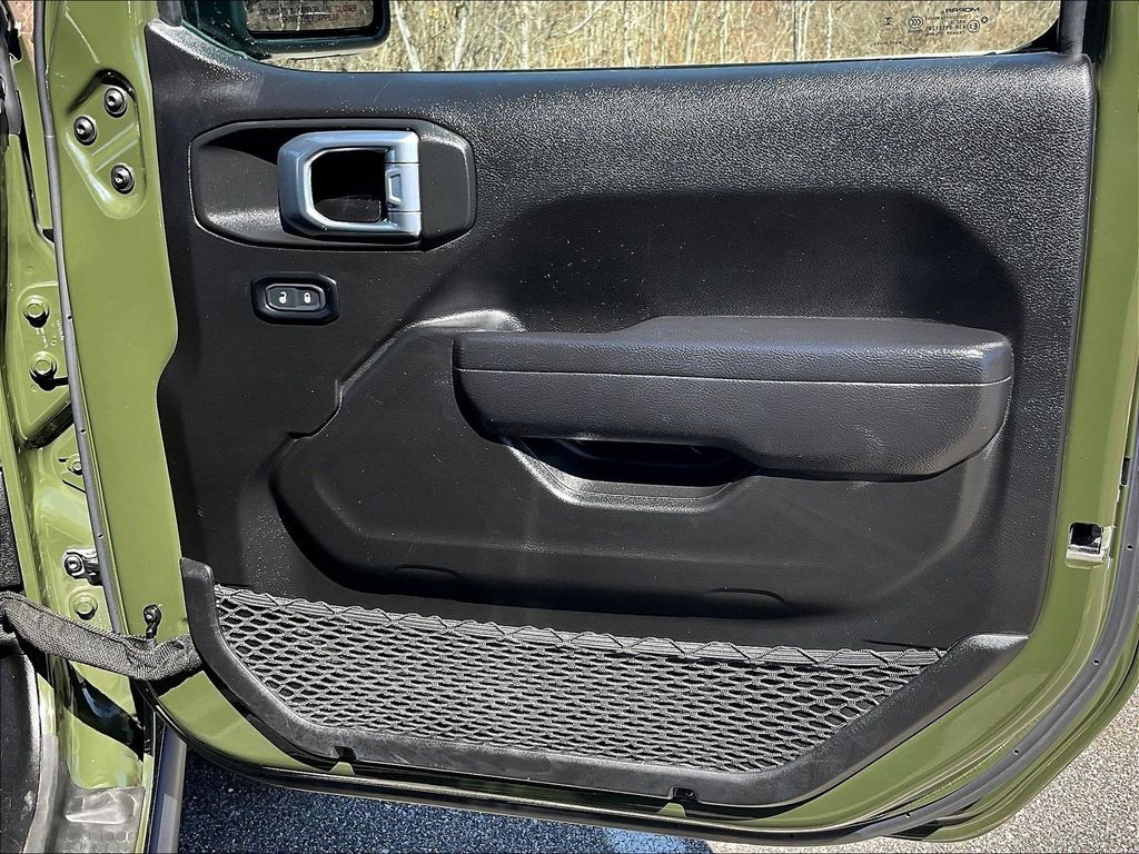 2023 Jeep Wrangler — photo 12