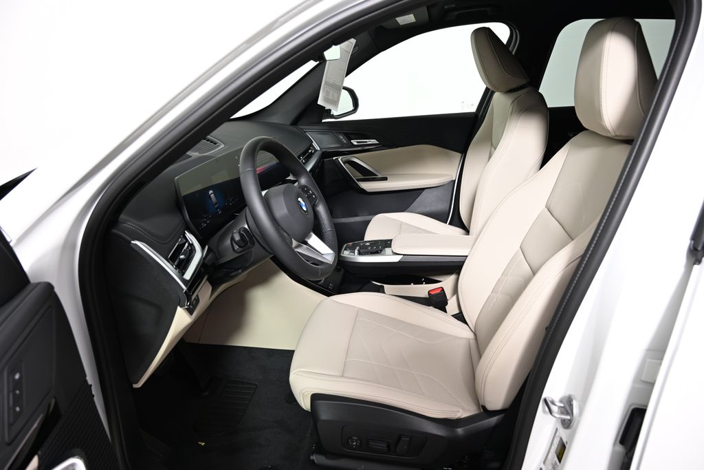 Thumbnail: 2025 BMW X1 - 14