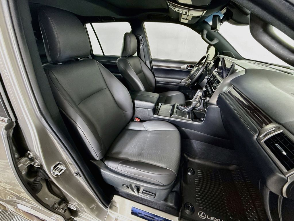 Thumbnail: 2023 Lexus GX - 30
