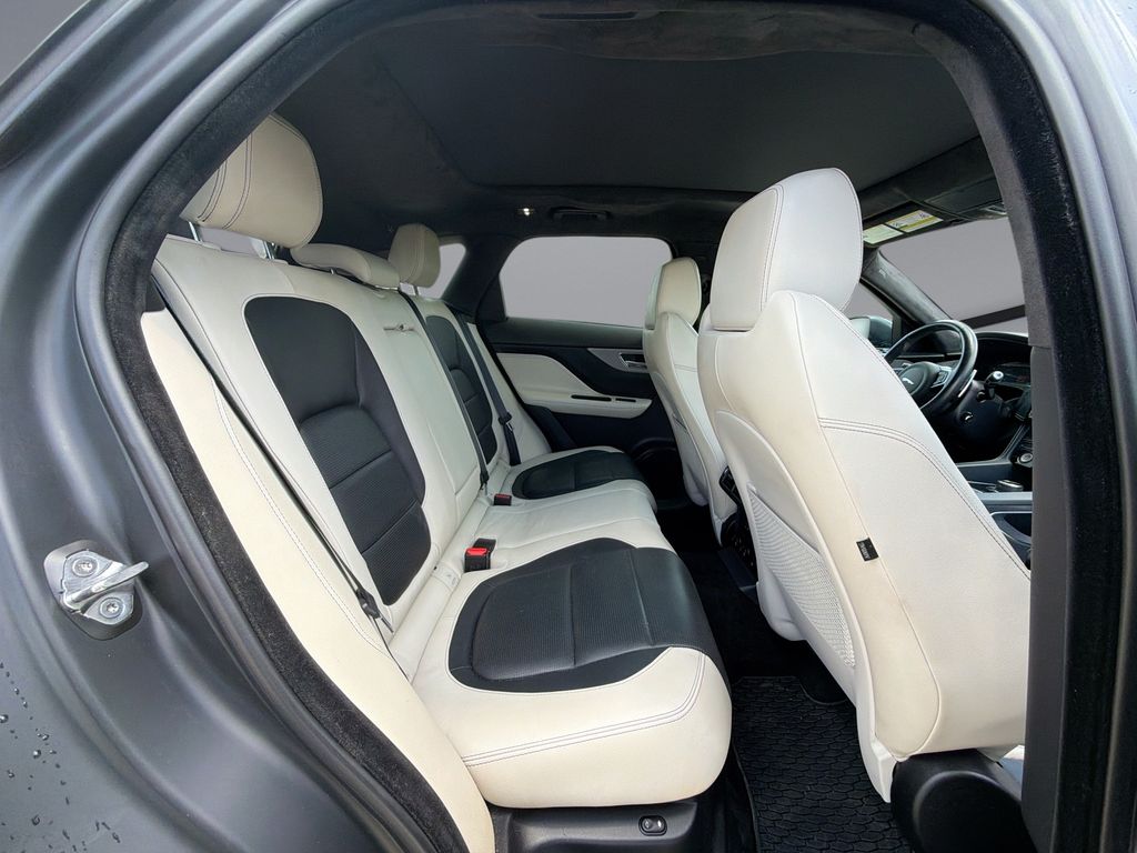 Thumbnail: 2020 Jaguar F-Pace - 17