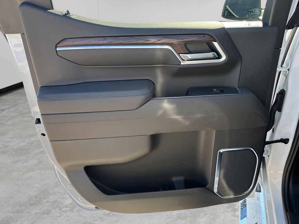 New 2026 White GMC SLT image 17