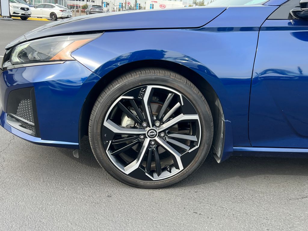 Thumbnail: 2023 Nissan Altima - 5