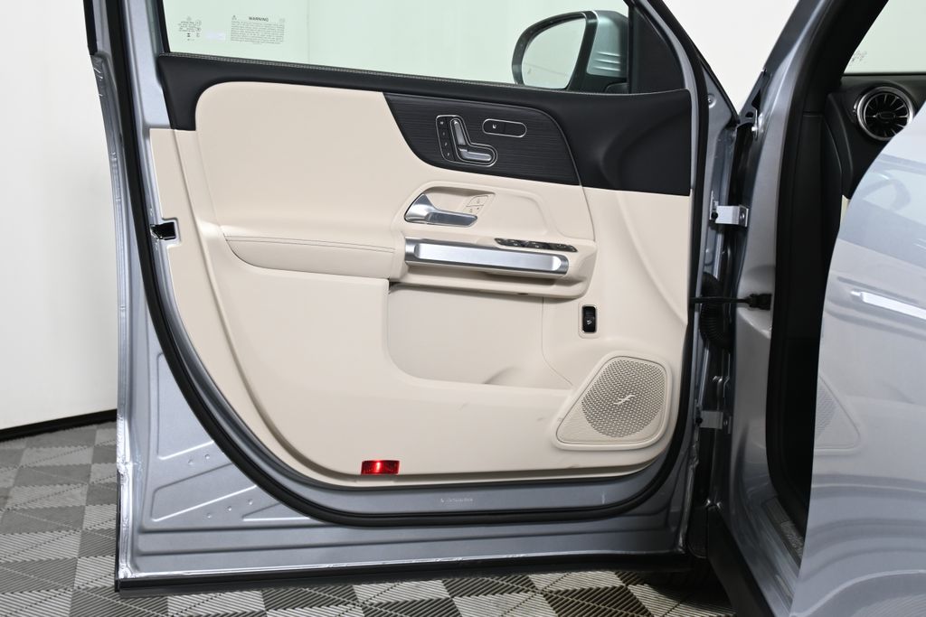 Thumbnail: 2026 Mercedes-Benz GLB - 24