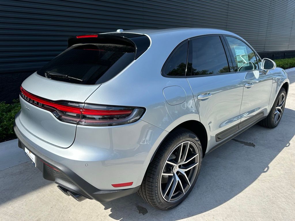 Thumbnail: 2025 Porsche Macan - 9