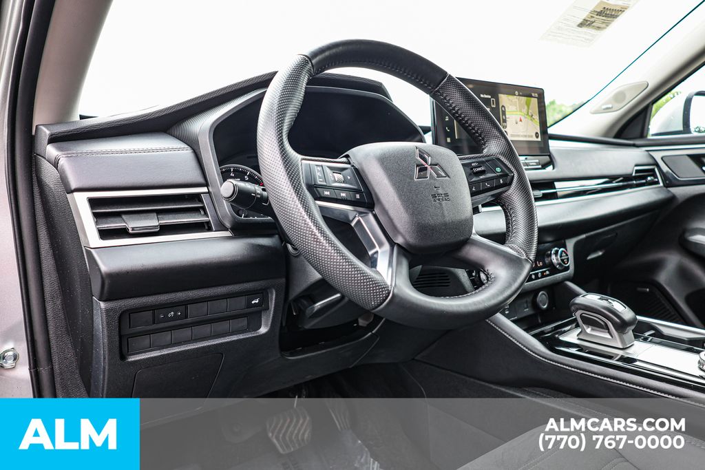 Used 2025 Silver Mitsubishi SE image 29