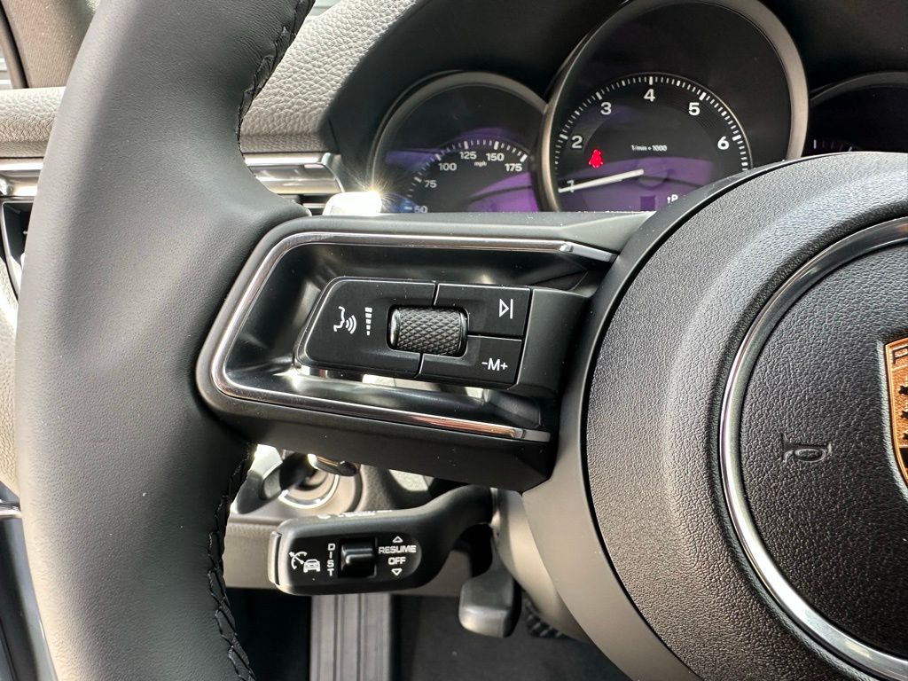 2025 Porsche Macan  21