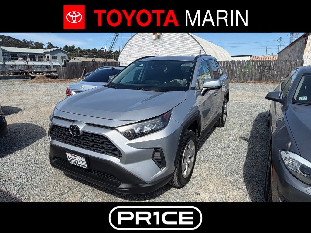 2020 Toyota RAV4 LE FWD's photo