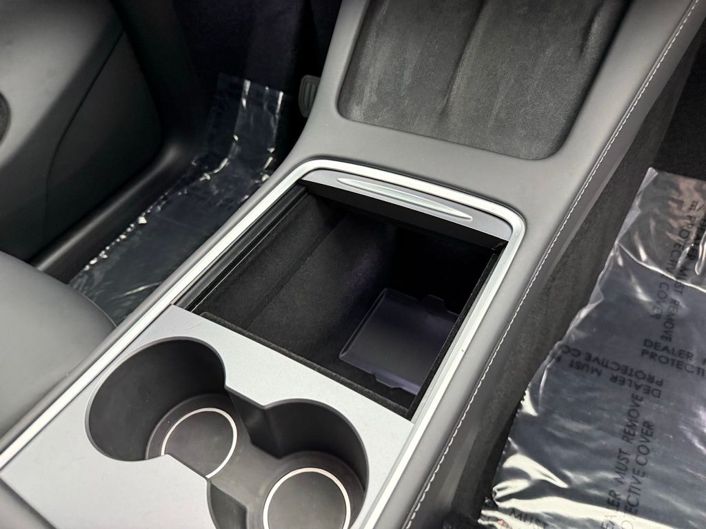 Thumbnail: 2025 Tesla Model Y - 31