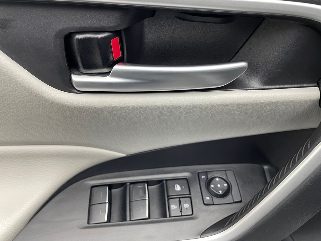 Thumbnail: 2023 Toyota RAV4 - 10