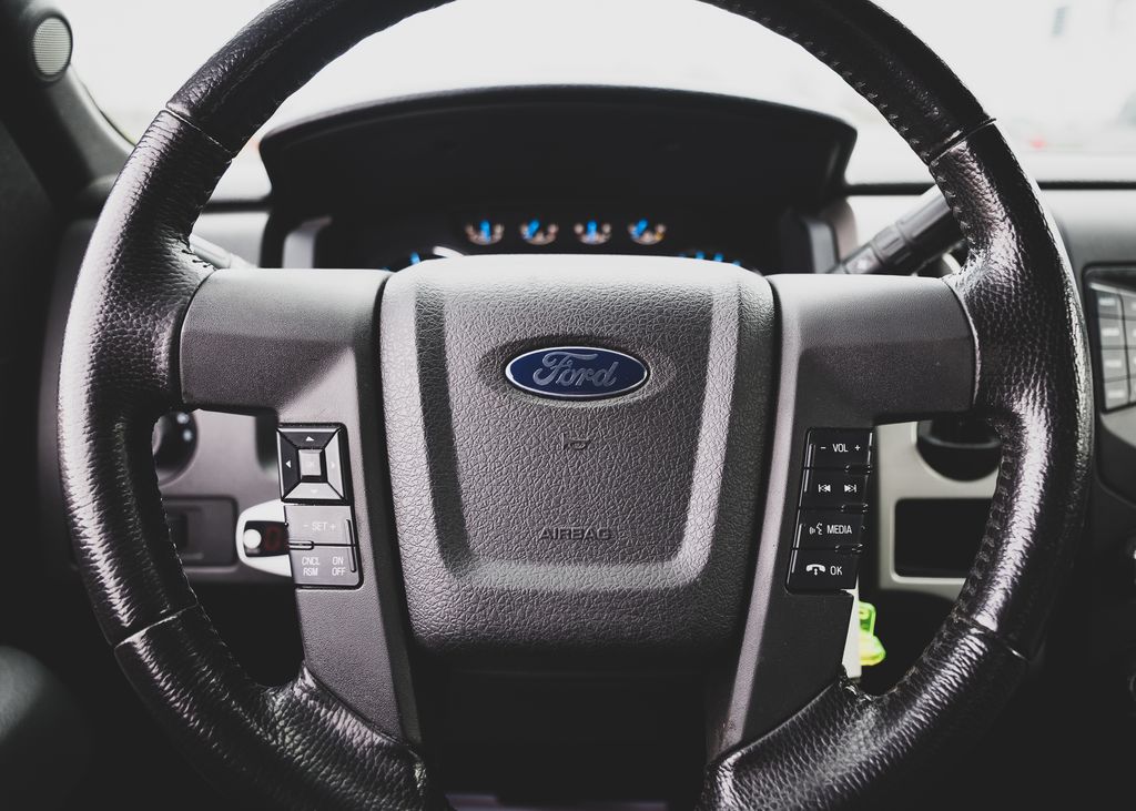 View vehicle photo 7