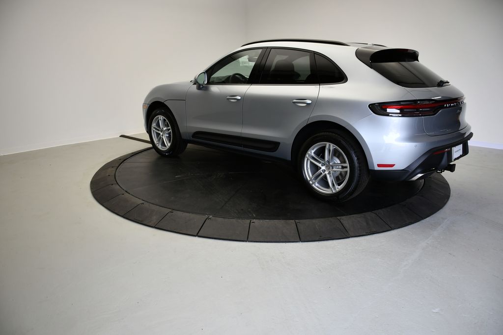 Thumbnail: 2026 Porsche Macan - 3