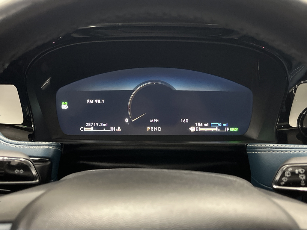 Used 2021 Pristine White Lincoln Grand Touring image 18