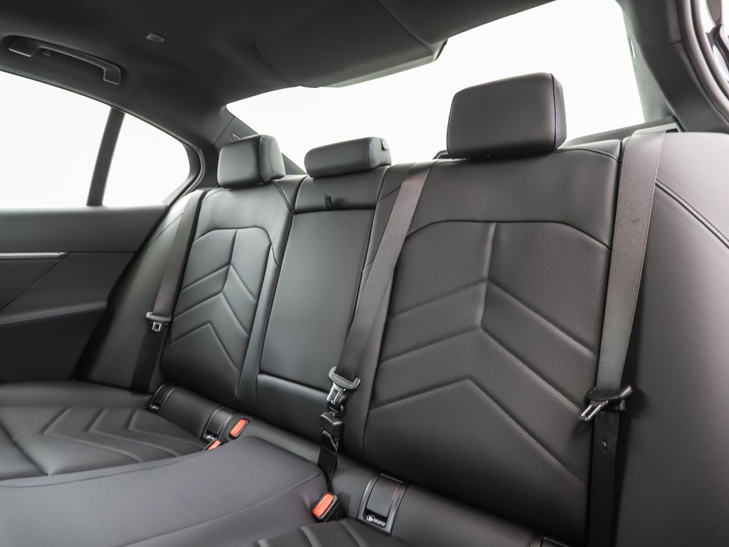 Thumbnail: 2026 BMW i5 - 24