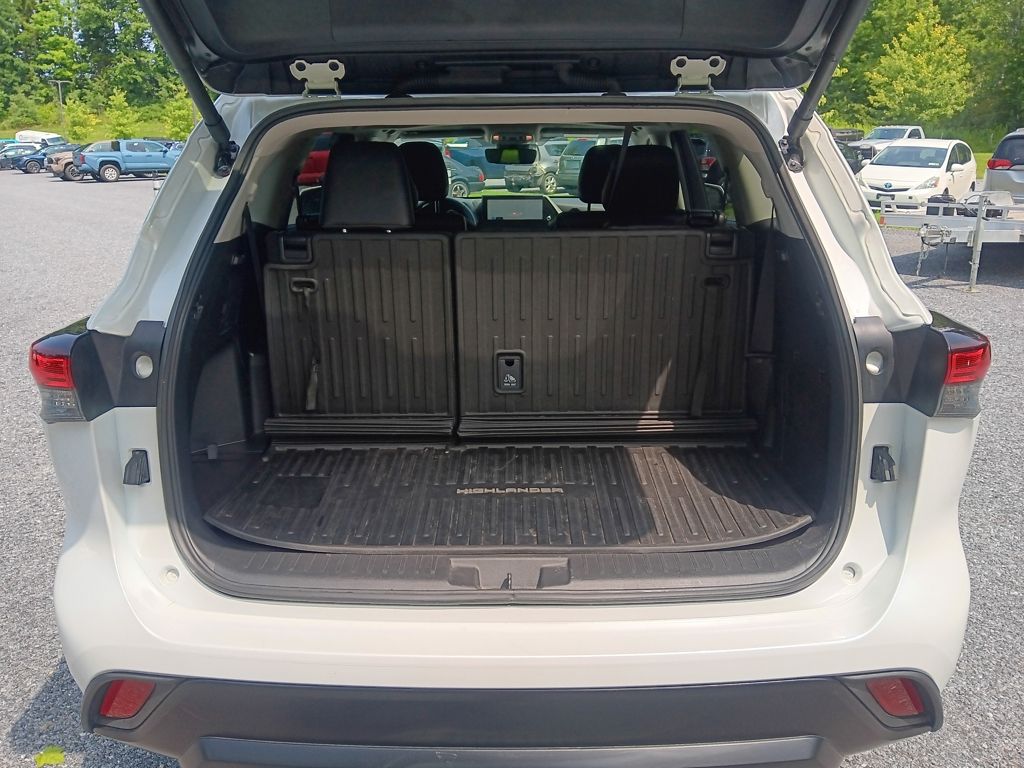 Used 2025 Toyota Highlander SUV
