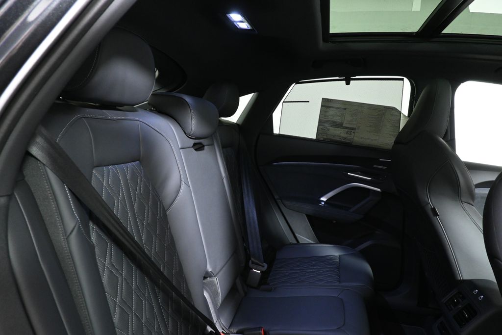 Thumbnail: 2026 Audi SQ5 - 30