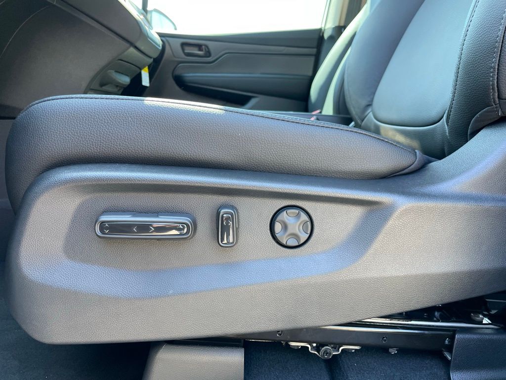 Thumbnail: 2026 Honda Odyssey - 25