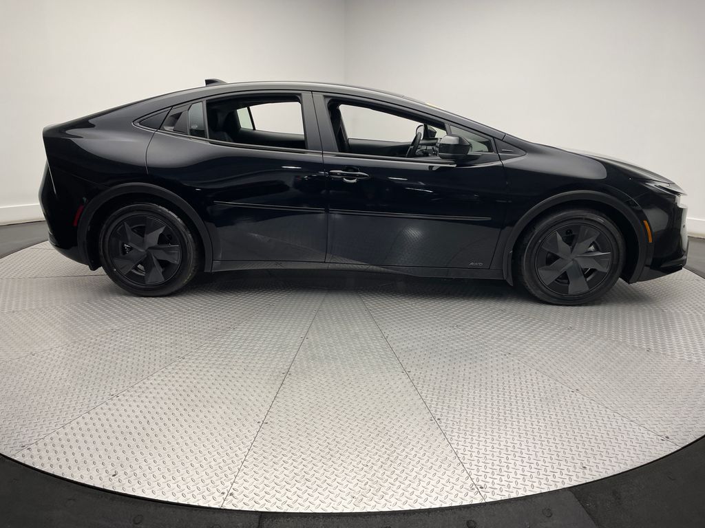 2024 Toyota Prius LE 4