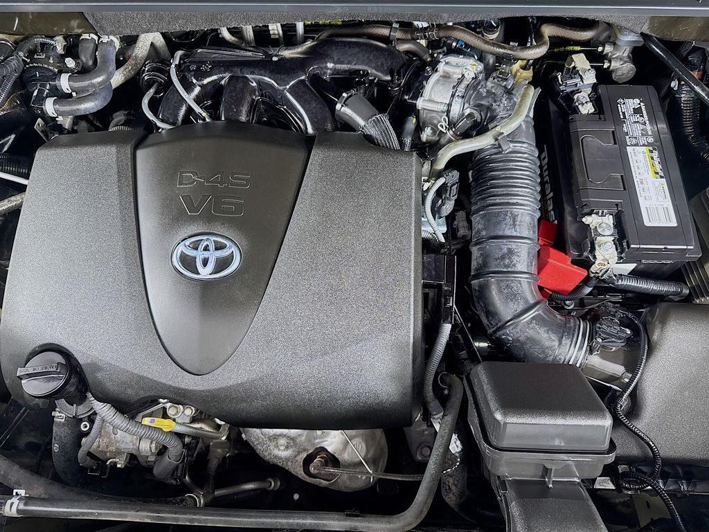 Used Car 2021 Toyota Highlander  Xle For Sale Under $30,000 In Austin, Texas